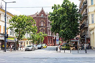 驾驶全新卡林粗人进行越野冒险